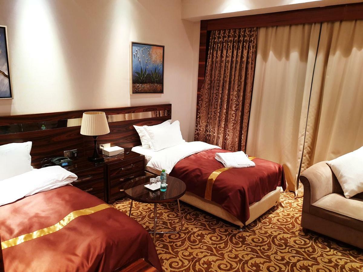 Karon Palace Qal'ai Khumb Ngoại thất bức ảnh